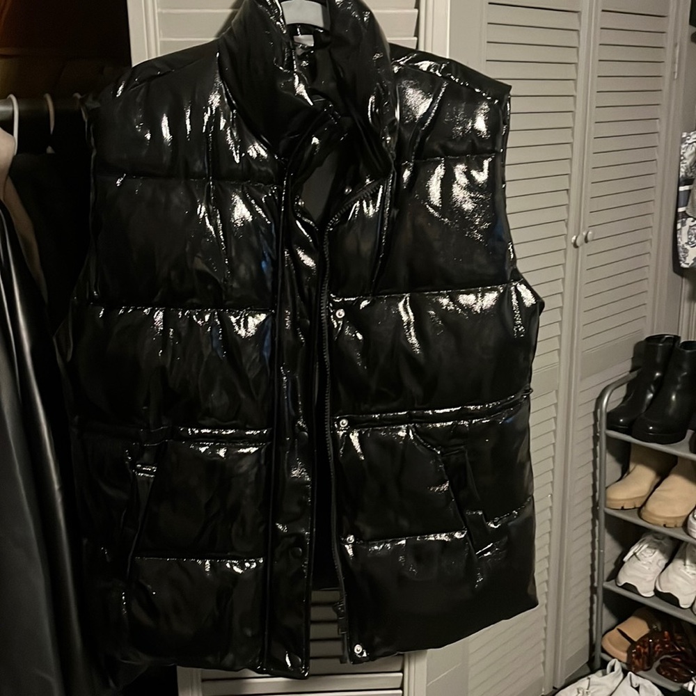 Oversized black legatee puffer vest
